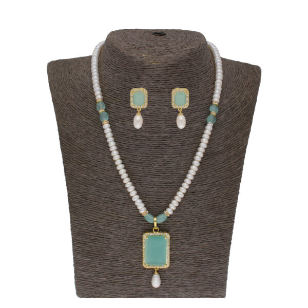 Qiyara Seed Pearl Set