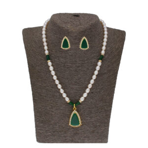 Saanvi 1 Line Oval Pearl Set