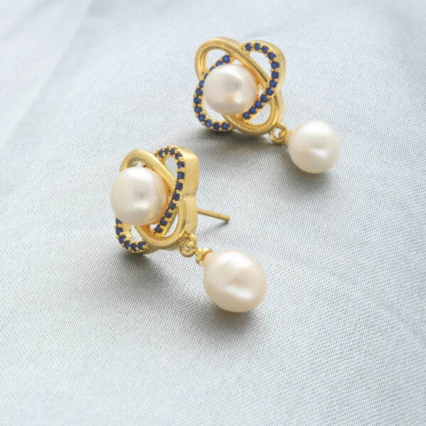 Rachita Pearl Earrings