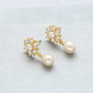 Abharika Pearl Earrings