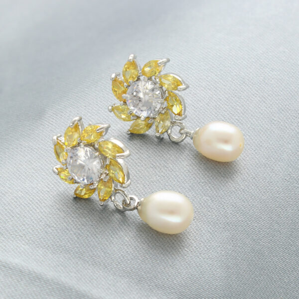 Fenny Pearl Earrings