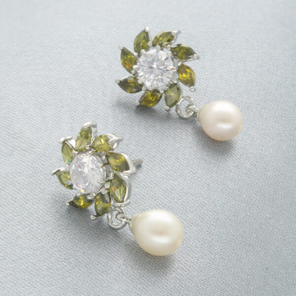 Fritha Pearl Earrings