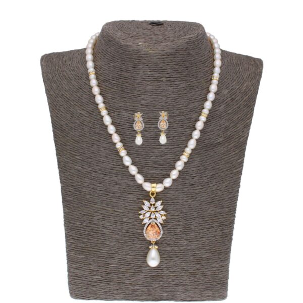 Baani Pearl Set