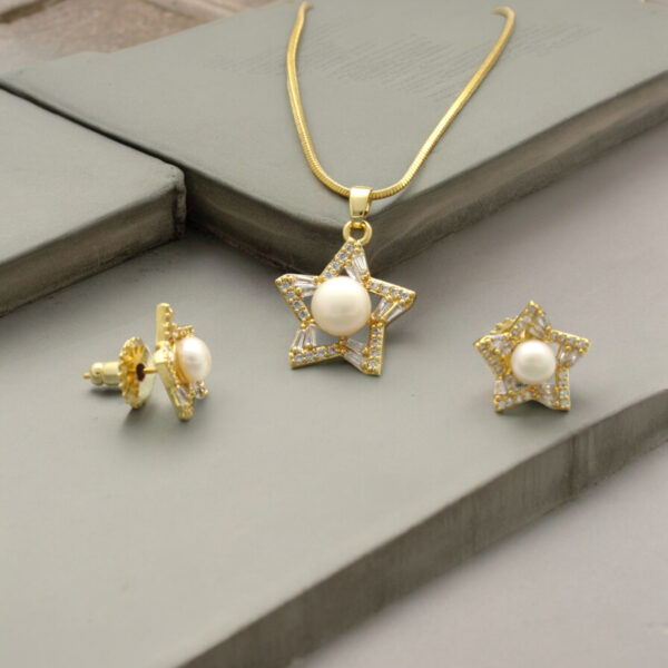 Mehar Pearl Pendant Set