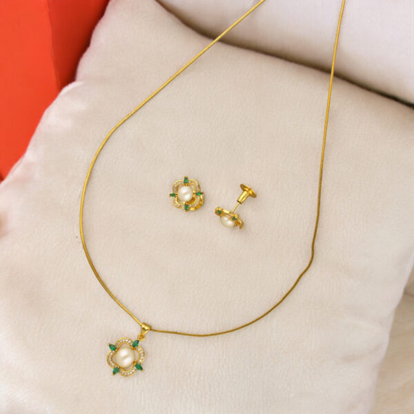 Tanvi Pearl Pendant Set