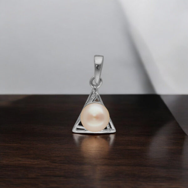 92.5 Sterling Silver Trendy Designer Pearl Pendant