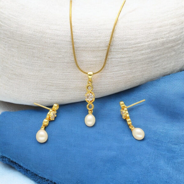 Elora Pearl Pendant Set