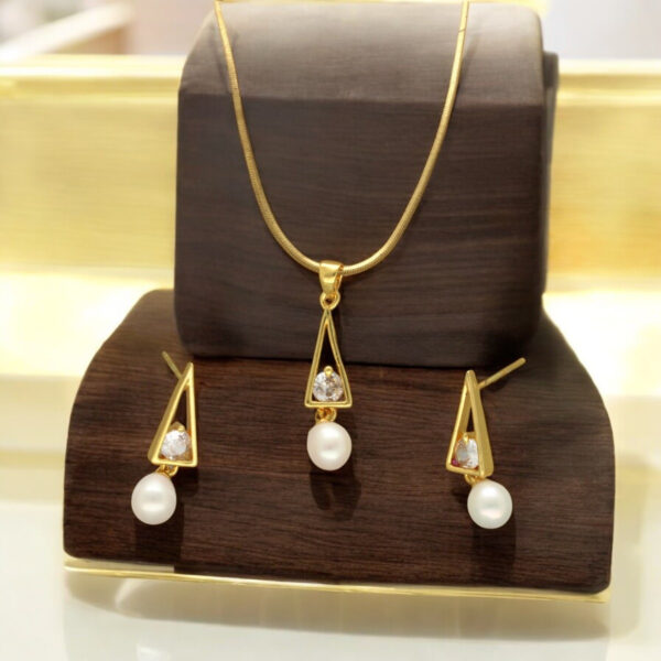 Trellis Pearl Pendant Set