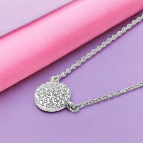 925 Sterling Silver Solitiare Queen Necklace
